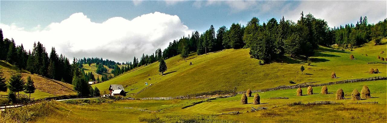 Apuseni Mountains: Caves, Villages and Scenic Drives