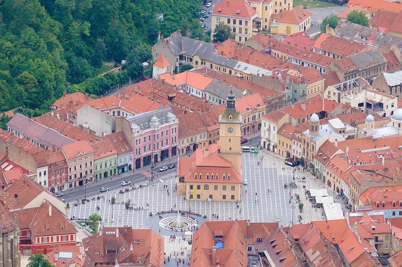 Brașov Old Town: Squares, Streets and Towers to Walk