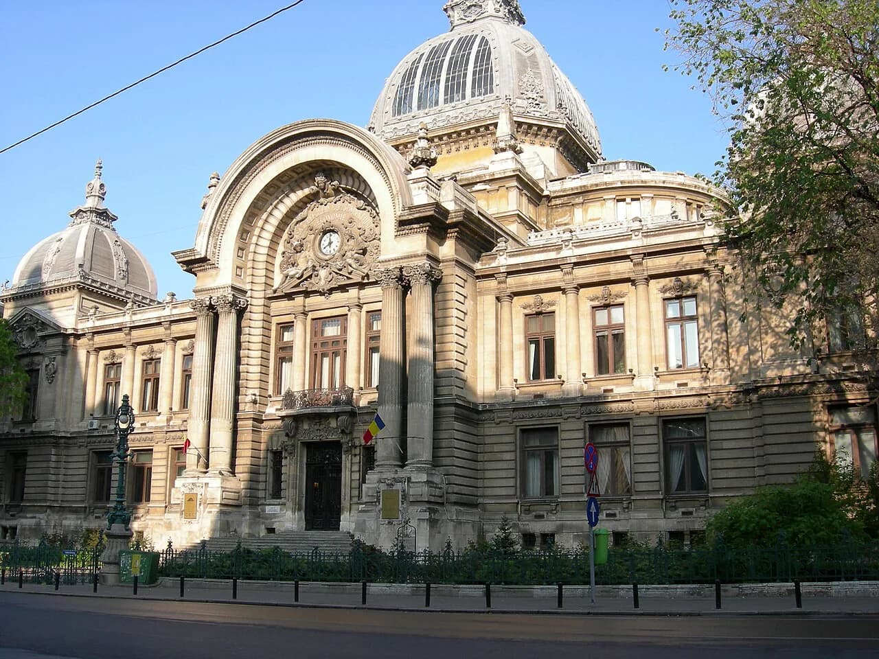 Bucharest Old Town: Streets, Churches and Squares to Walk