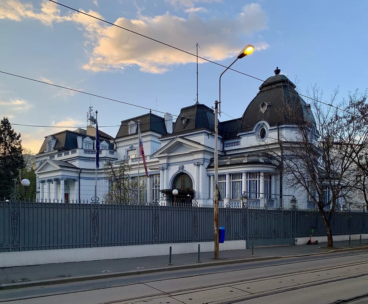 Bucharest Walking Tour: Free Options and a Self-Guided Route