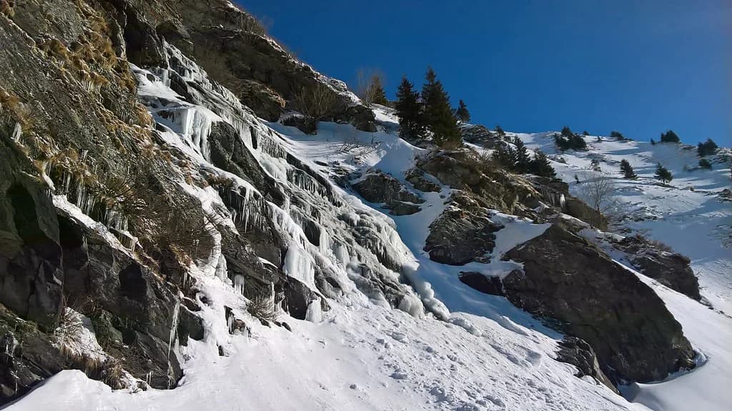 Capra Waterfall on the Transfăgărășan: Where It Is and How to See It