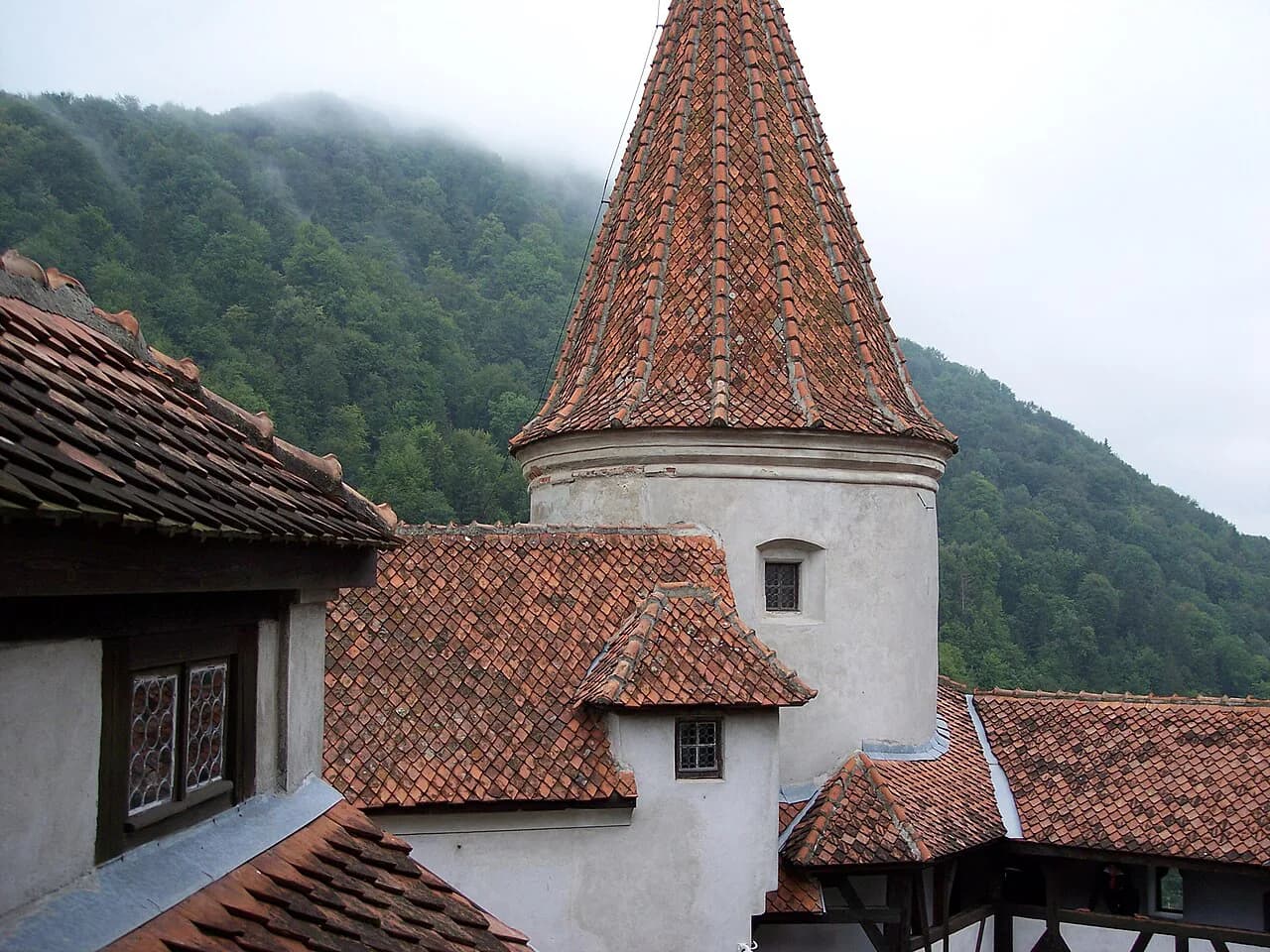 Castles Near Brașov: Bran, Râșnov, Peleș and How to Reach Them