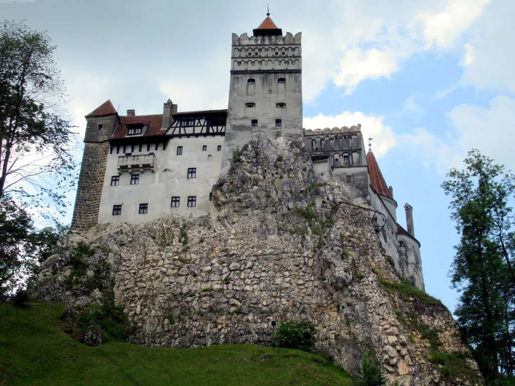 Bucharest to Bran Castle: Train, Bus, Car or Day Tour
