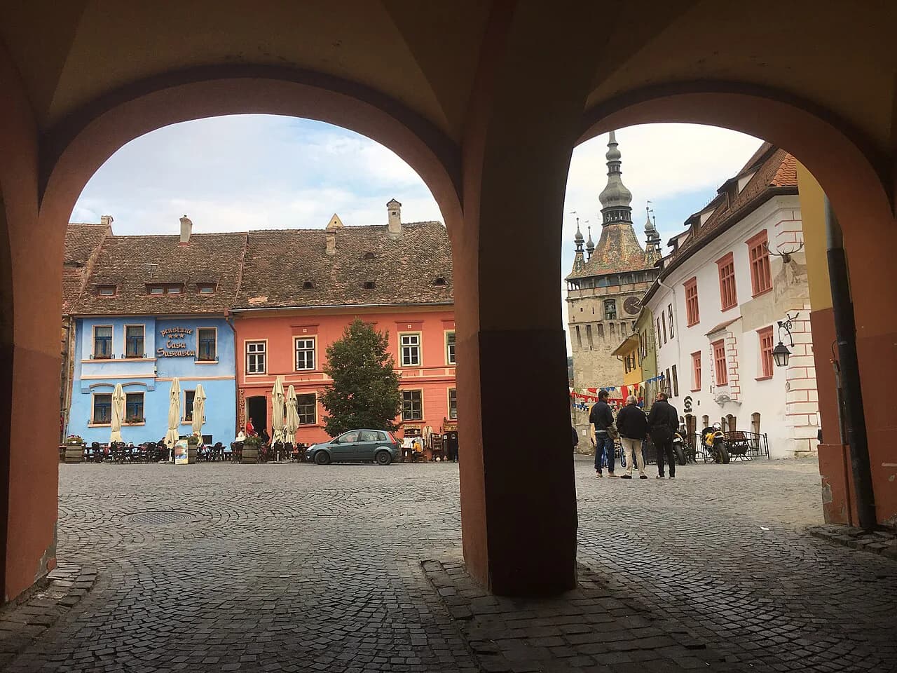 Sighișoara sightseeing: plan the citadel, towers and free squares
