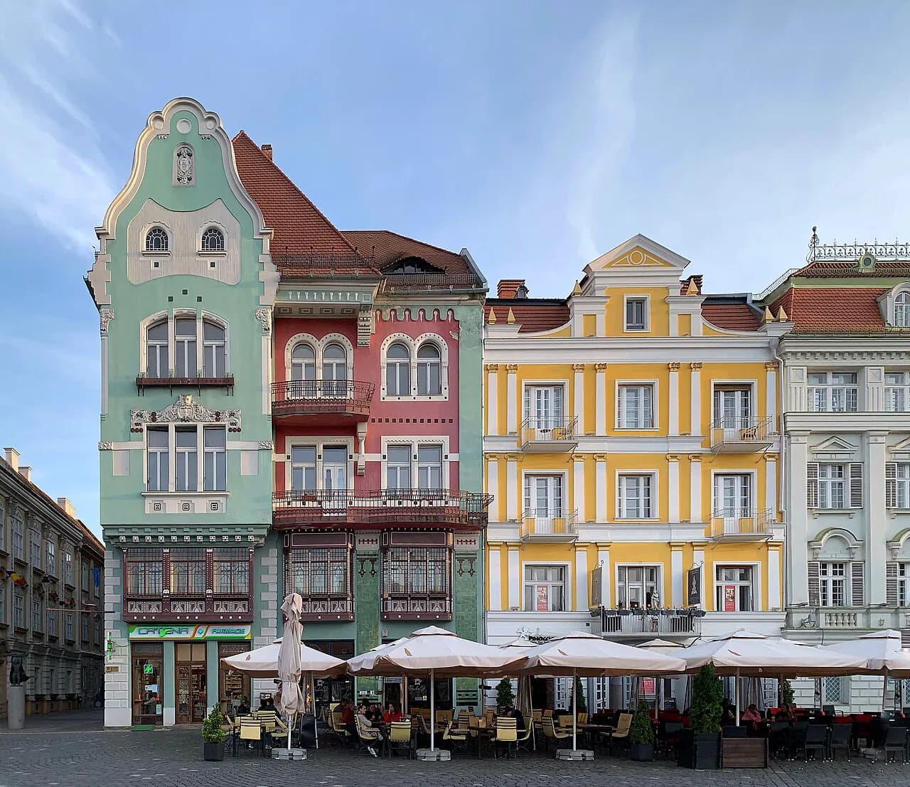 Timișoara sightseeing: plan the squares, palaces and free walks