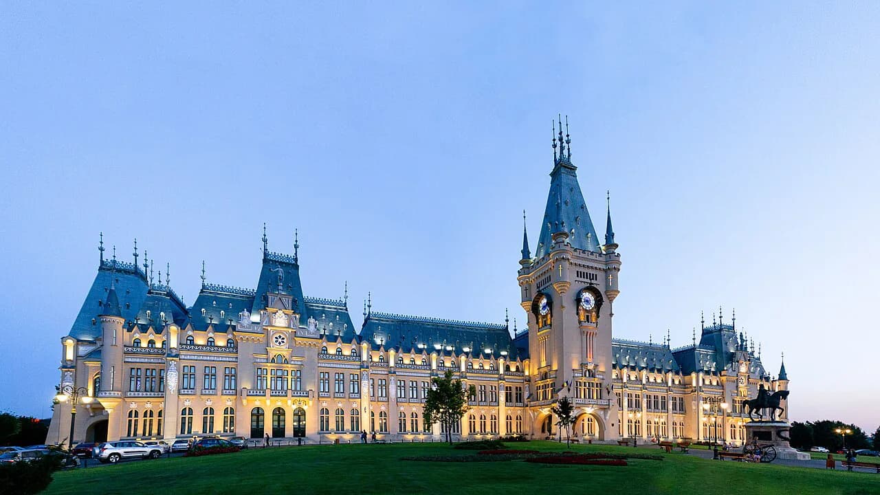 Iași Map: Palace of Culture, Copou and the Monastery Hills