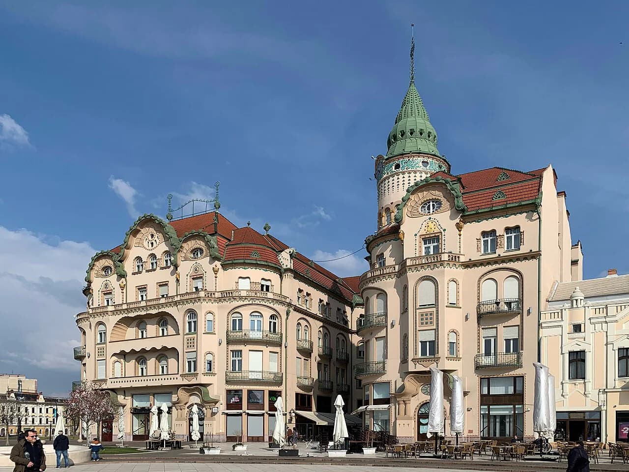 Oradea Art Nouveau: A Walking Guide to the City's Best Facades