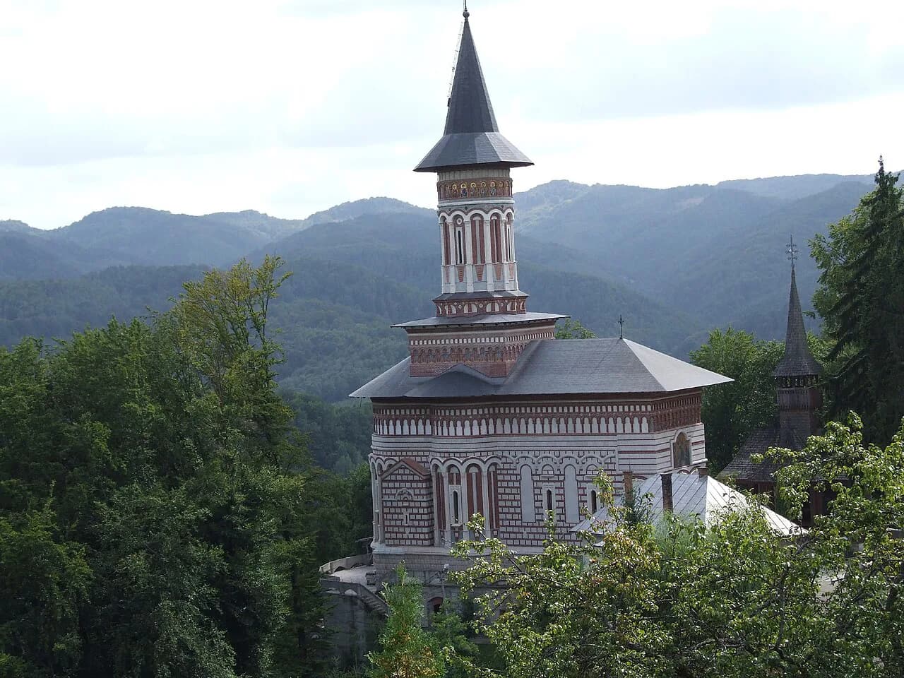 Rohia Monastery (Mănăstirea Sfânta Ana): Visiting Guide