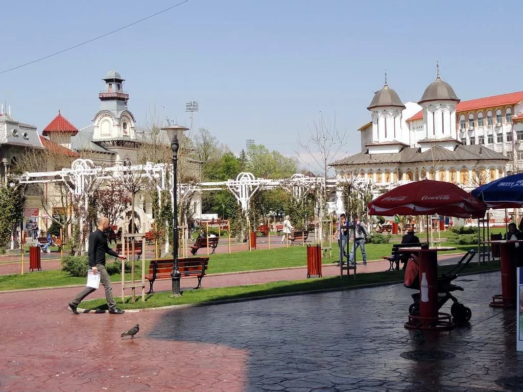 Târgu Jiu: Brâncuși's Endless Column and What to See in Town