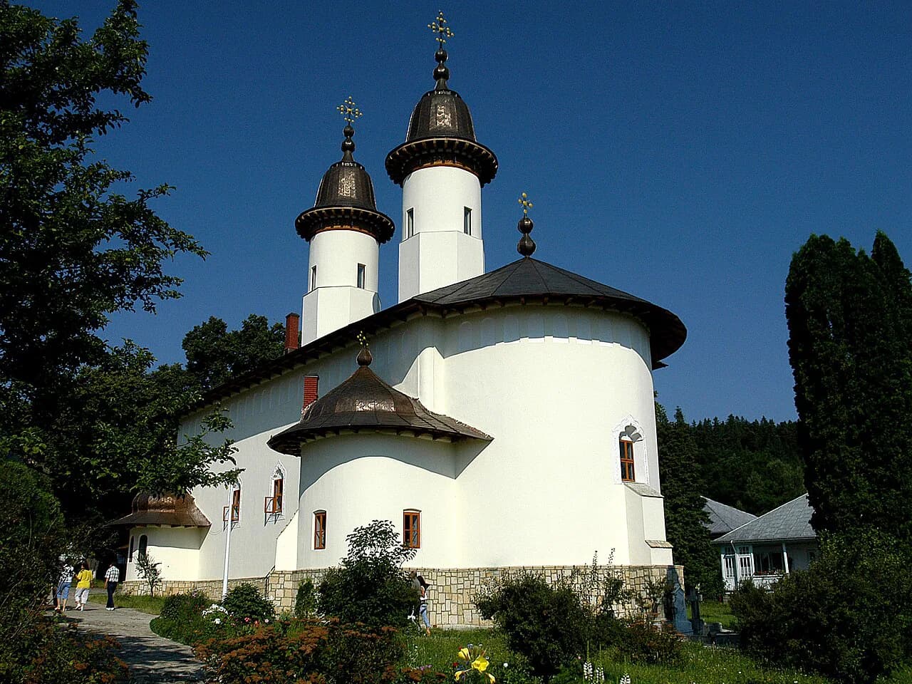 Văratec Monastery: Visiting the Convent and Its Village