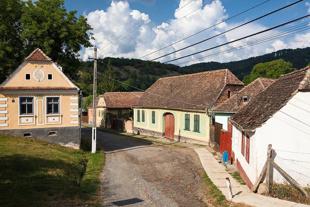 Mălăncrav: Fortified Church, Apafi Manor and Getting There