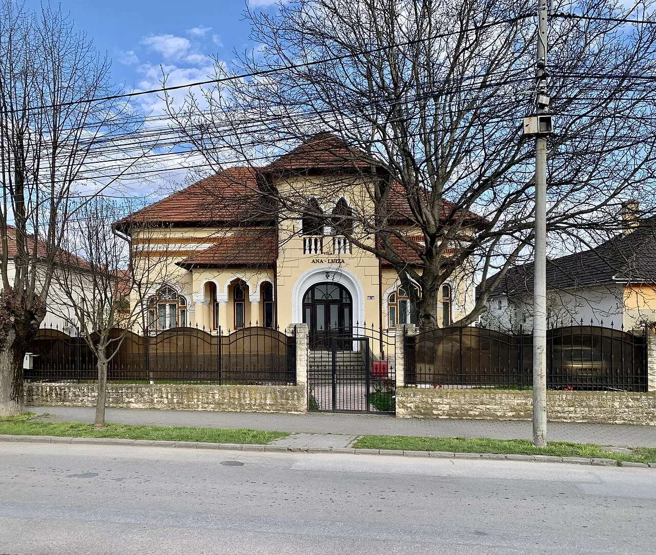 Villa at 13 Strada Decebal, Alba Iulia.