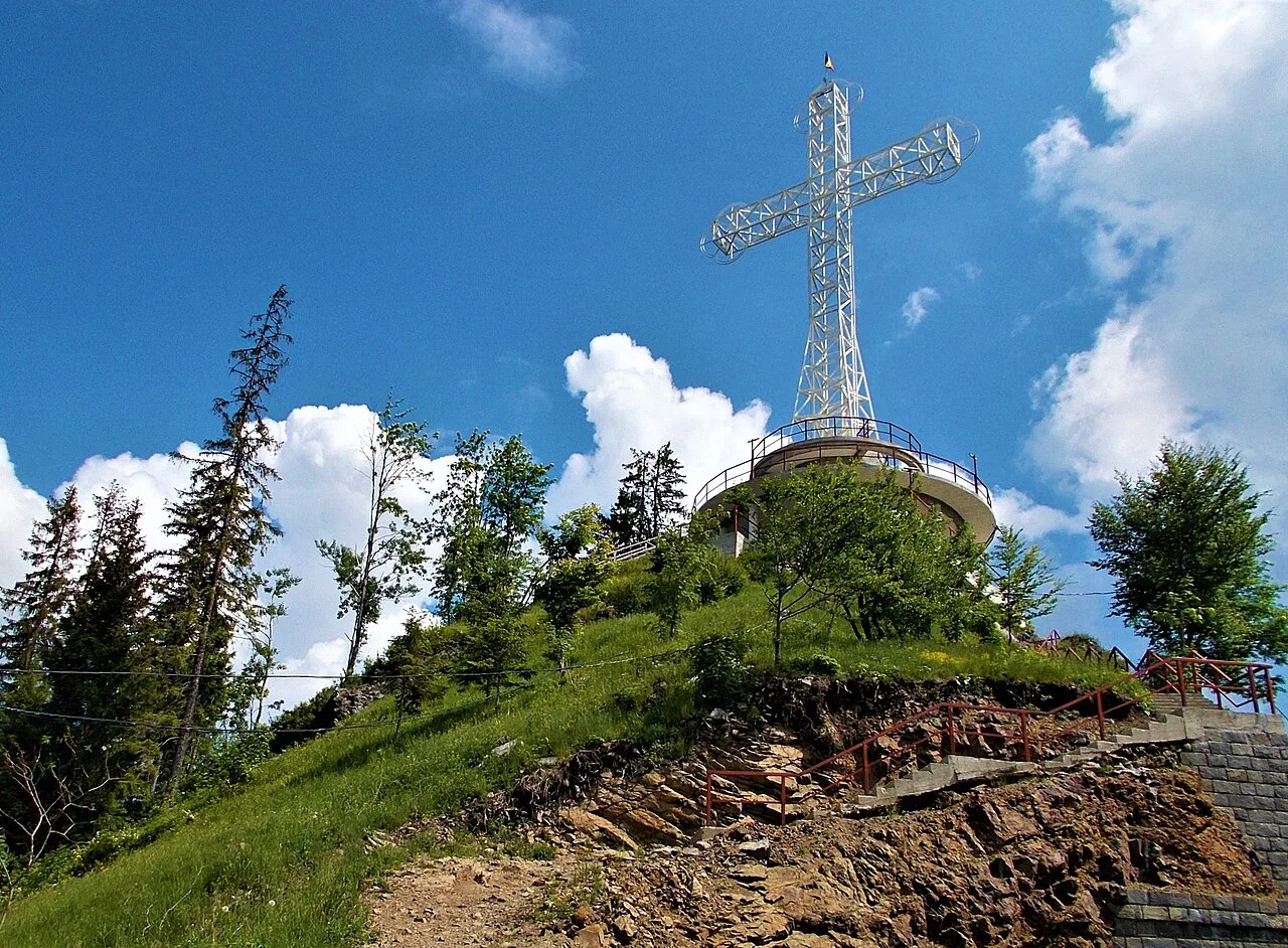 The cross at the top of the Tihuța (Borgo) Pass.
