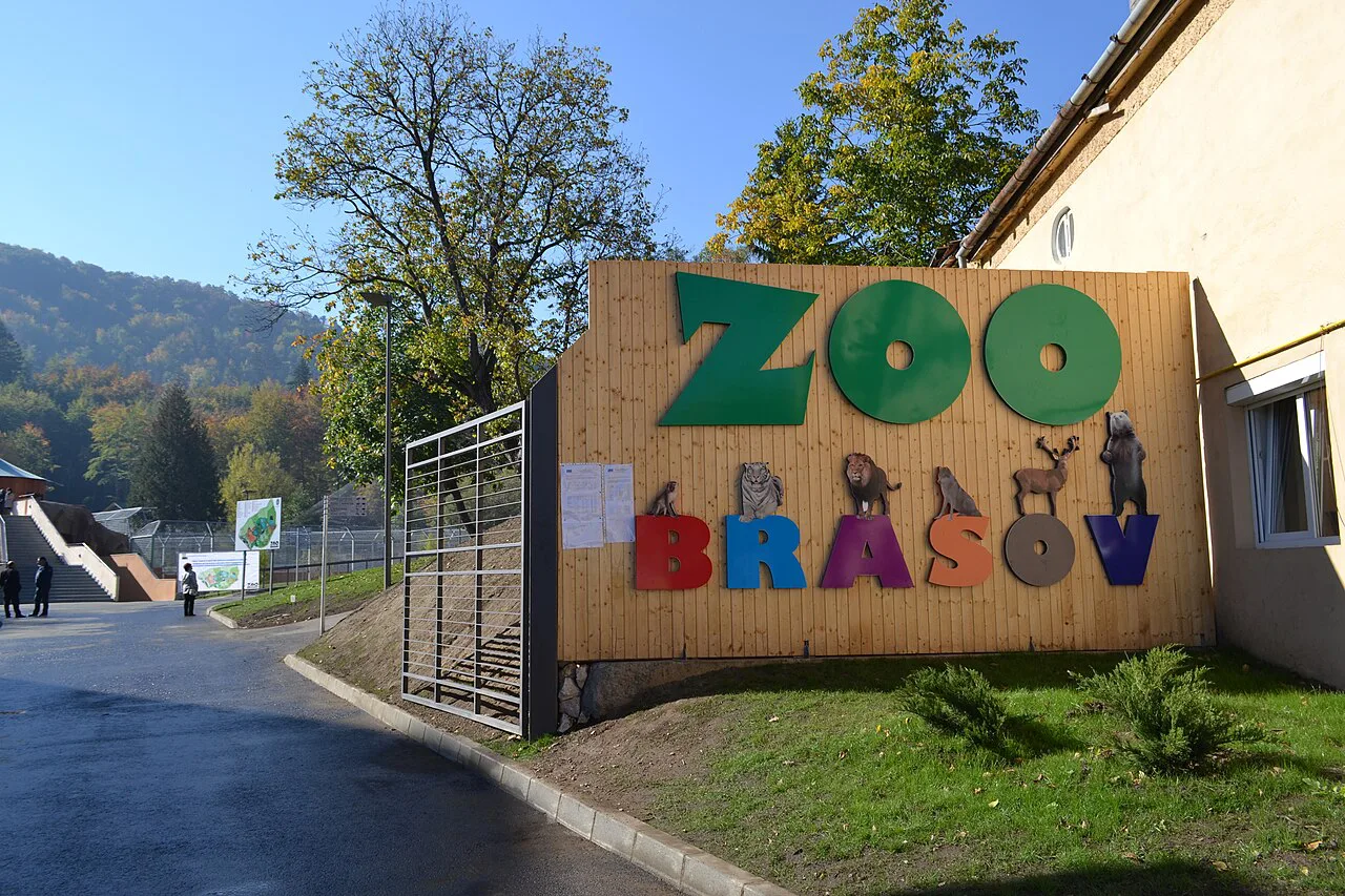 The entrance to Brașov Zoo.