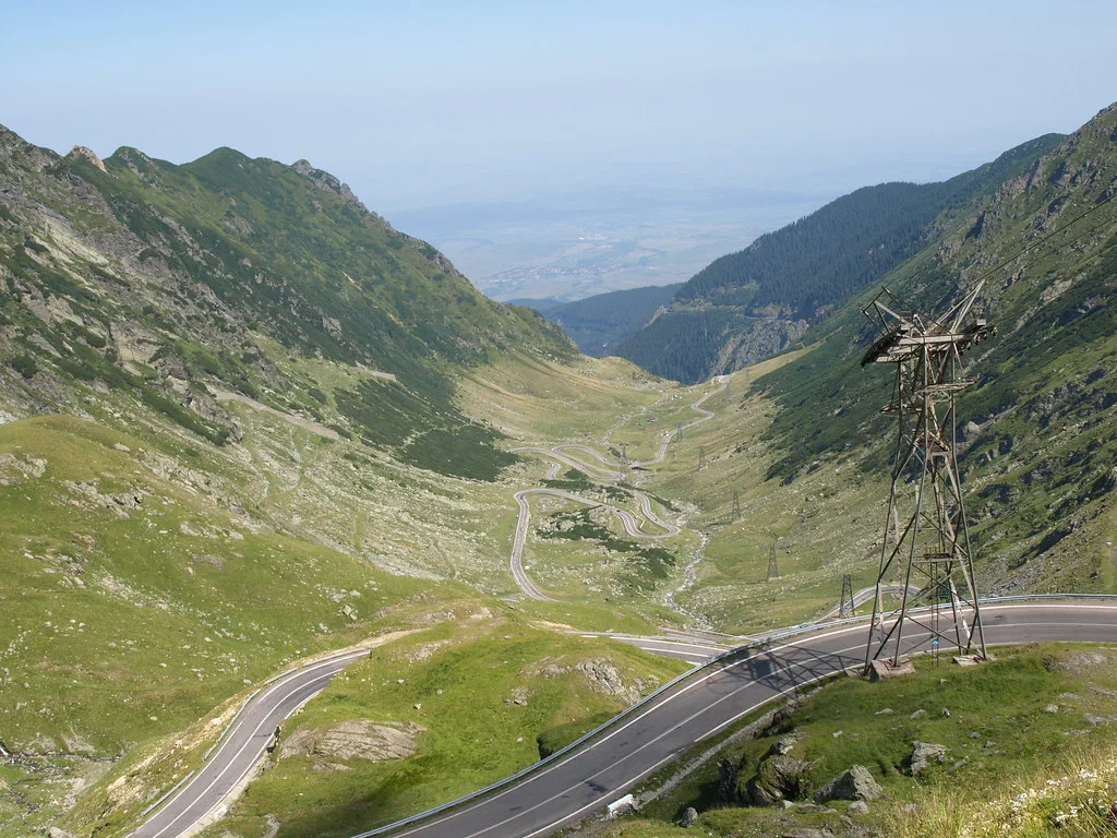 The Transfăgărășan winding up the valley towards Bâlea.