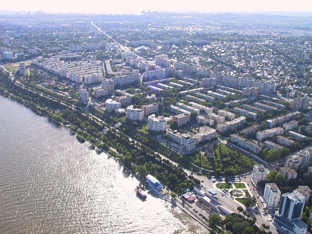 Aerial view of Galați and the Danube near the old port area.
