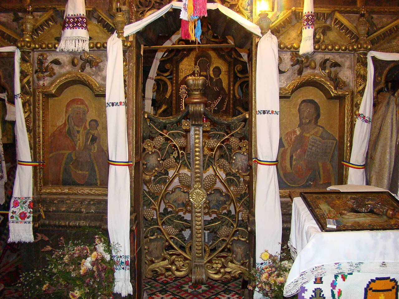 Iconostasis of the wooden Church of the Nativity of the Virgin, Ieud-Șes.