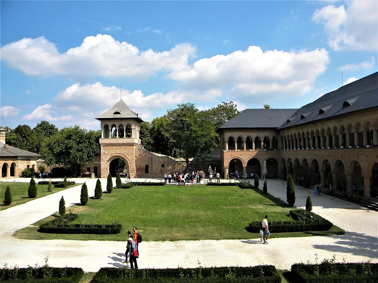 The courtyard, watchtower and guest house at Mogoșoaia Palace.