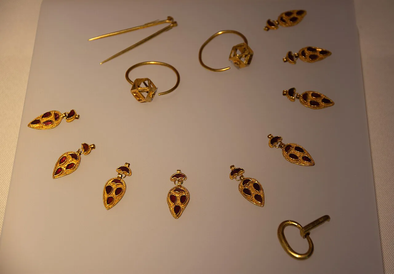 Gold grave goods of a Germanic princess from Florești in the National Museum of Transylvanian History, Cluj-Napoca.