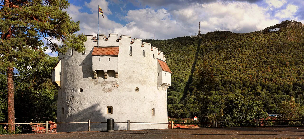 The White Tower (Turnul Alb) with Tâmpa behind, Brașov.