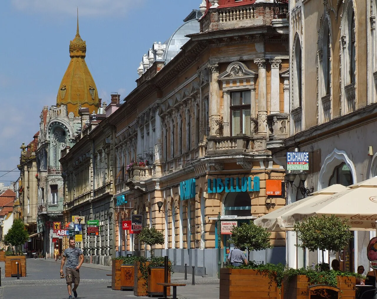 Street in central Oradea.