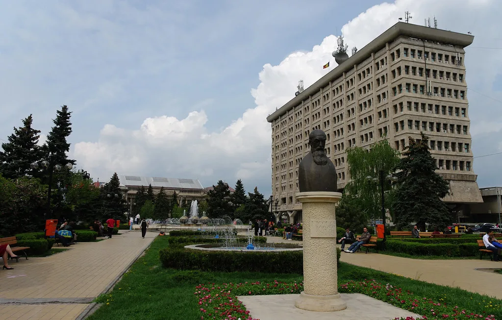A square in central Ploiești.