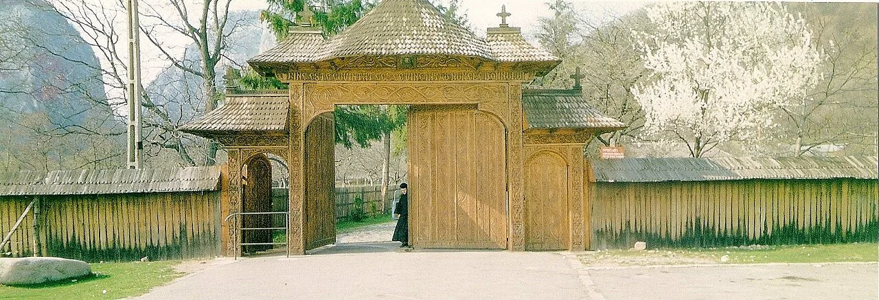 Wooden entrance gate of Polovragi Monastery.