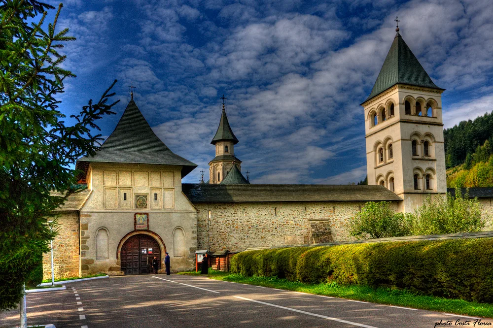 The gate tower and defensive wall of Putna Monastery.