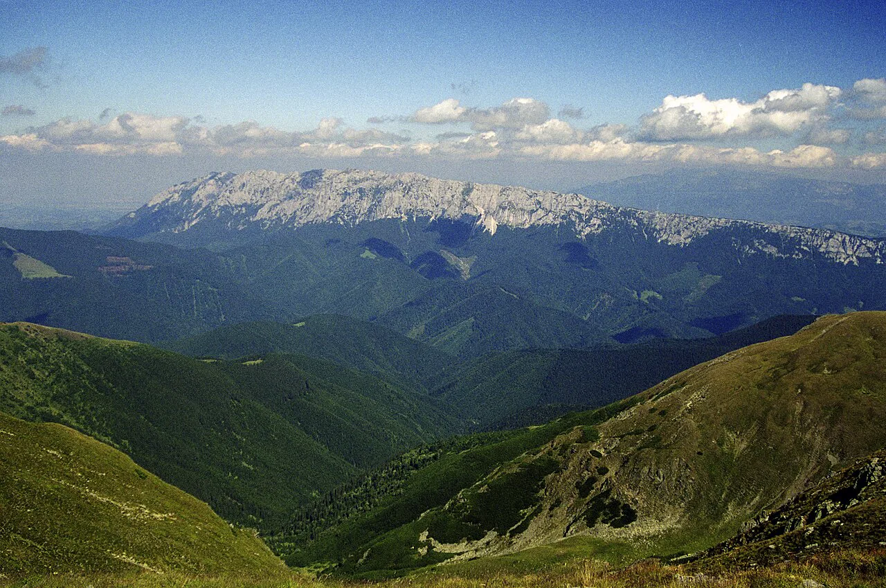 The Piatra Craiului Mountains seen from Iezer-Păpușa.