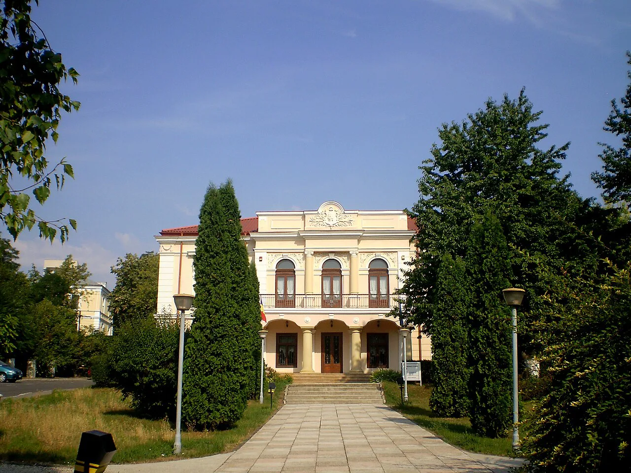The avenue leading to Pogor House, the Romanian Literature Museum in Iași.