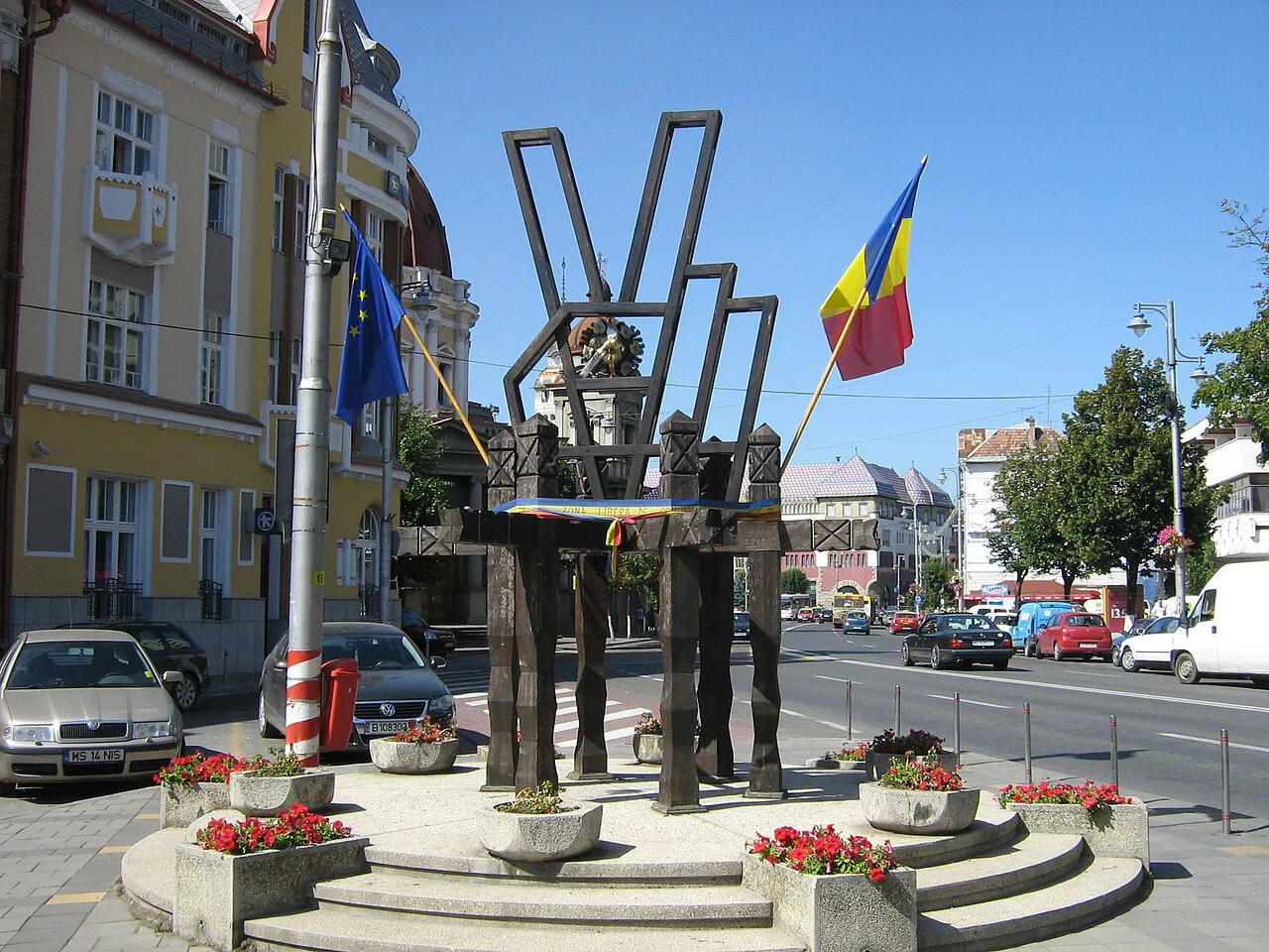 Monument to the 1989 Revolution in Târgu Mureș.