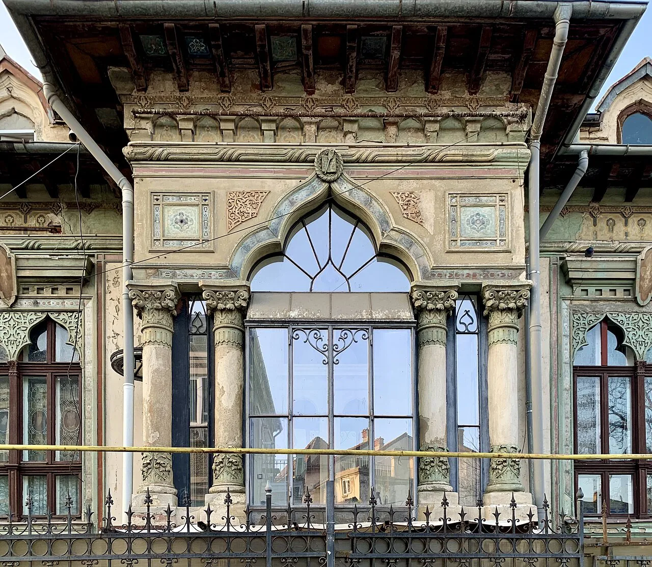 Ornate entrance porch at 11 Strada Logofătul Udriște, Bucharest.