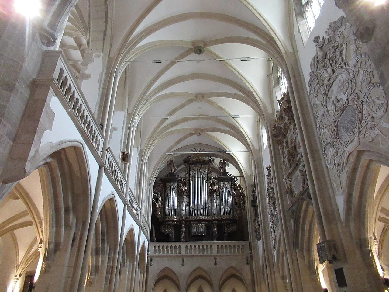 Nave and organ of the Evangelical Cathedral, Sibiu.