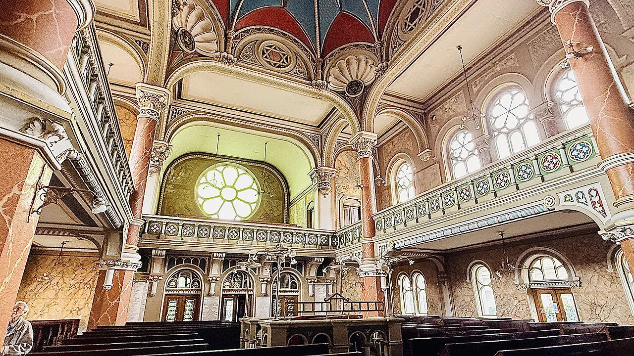 Interior of the Status Quo Ante Synagogue in Târgu Mureș.