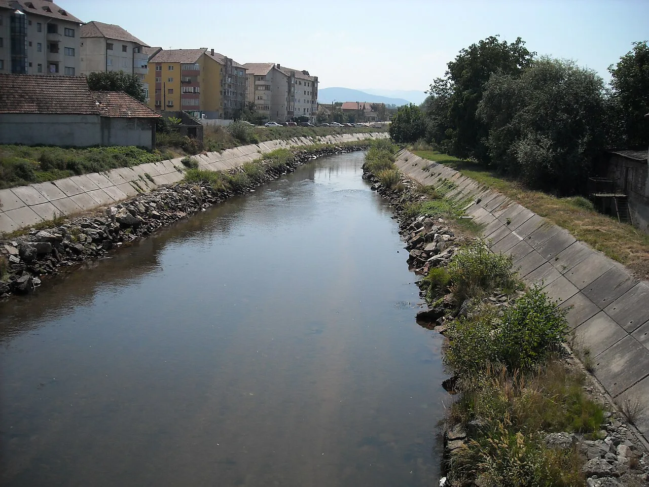 The river Sebeș flowing through the town of Sebeș.