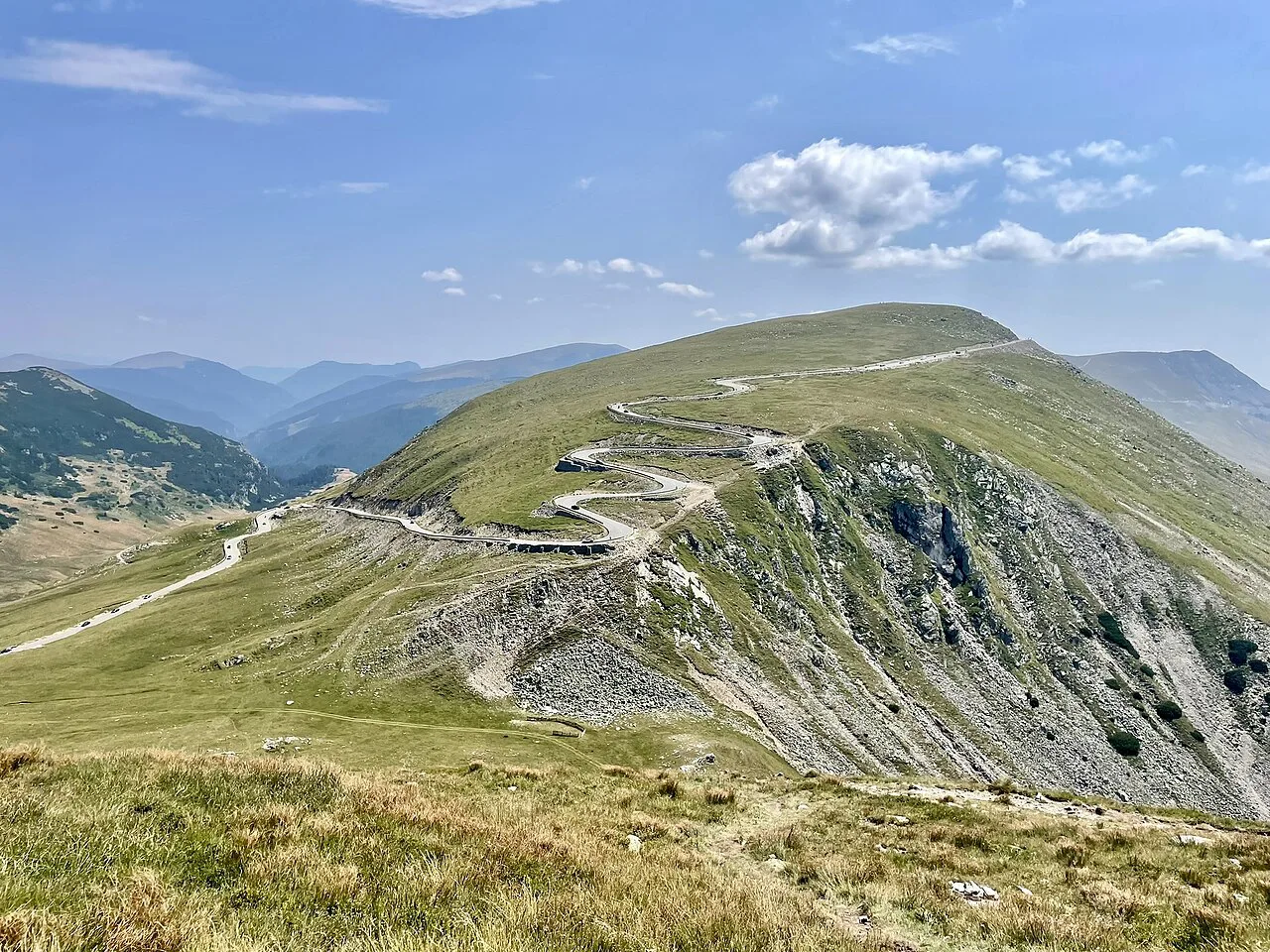 The Transalpina snaking over Urdele Pass.