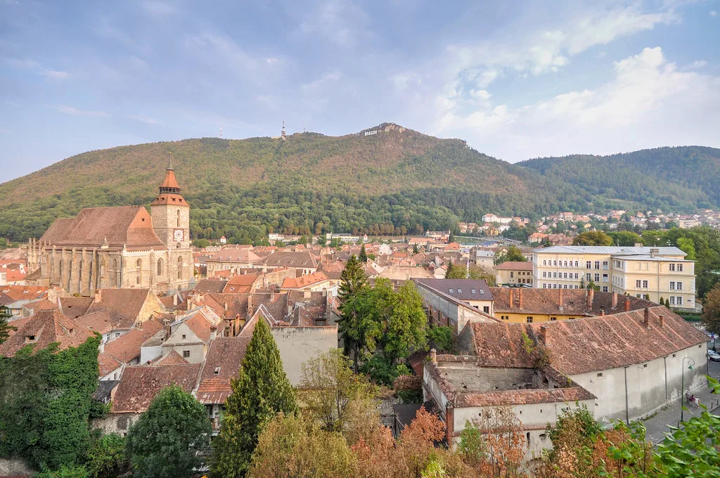 Brașov and the Black Church beneath Tâmpa Hill.