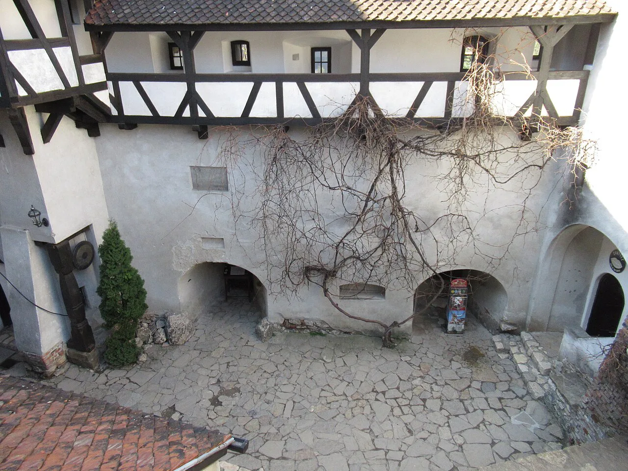 The inner courtyard of Bran Castle.